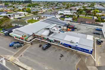 Shopping Centre On SH1