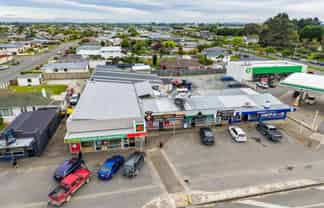 Shopping Centre On SH1