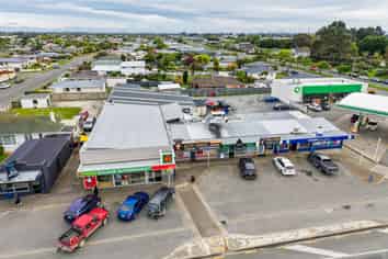 Shopping Centre On SH1