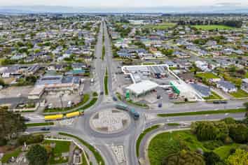 Shopping Centre On SH1