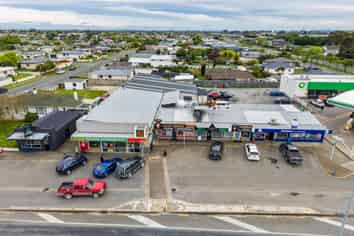 Shopping Centre On SH1
