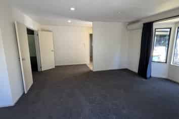 142 Upper Harbour Drive, Greenhithe