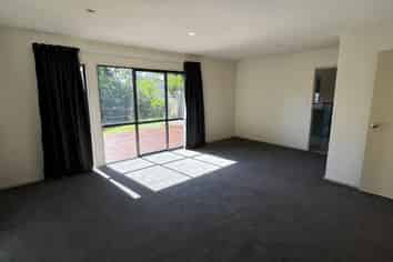 142 Upper Harbour Drive, Greenhithe