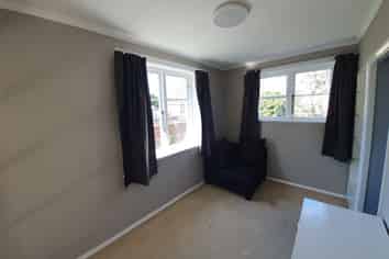 96 Reynolds Street, Taita