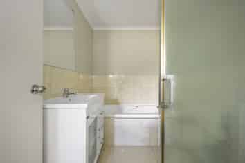 8/202 Old Farm Road, Hamilton East