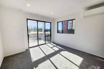 8 Rahopuru Road, Westgate