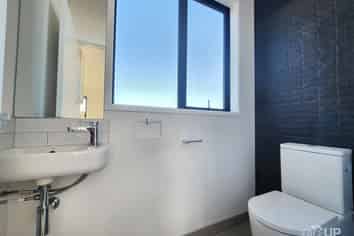 8 Rahopuru Road, Westgate