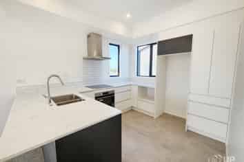 8 Rahopuru Road, Westgate