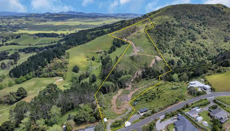 75 Parakiore Road, Ngararatunua