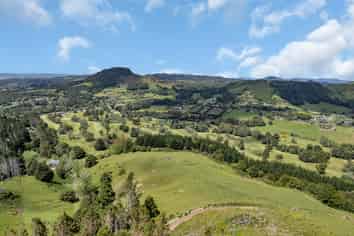 75 Parakiore Road, Ngararatunua