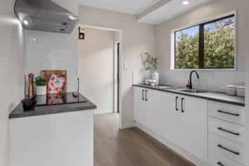 8B Nikau Place, Parahaki