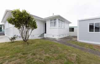 24 Clyde Crescent, Roslyn