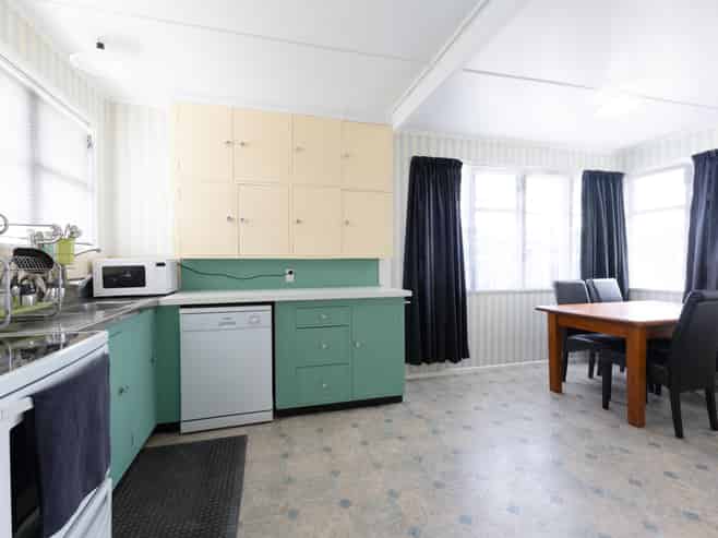 24 Clyde Crescent, Roslyn