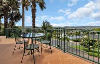 30 Magnolia Avenue, Kamo