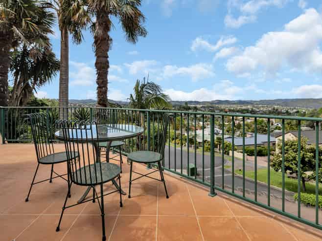 30 Magnolia Avenue, Kamo