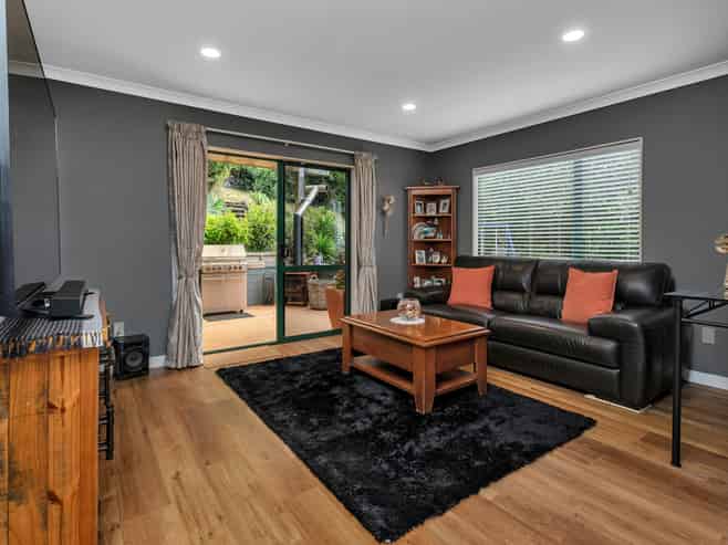 30 Magnolia Avenue, Kamo