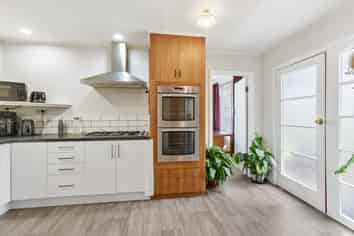 100 Peel Street, Westport