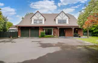 869B Main Street, Roslyn