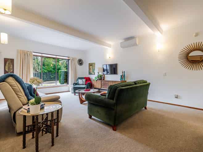 869B Main Street, Roslyn