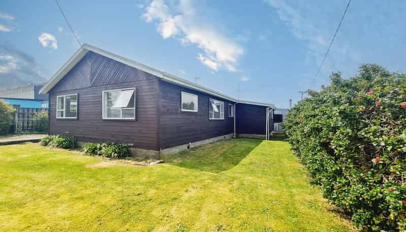 16 Napier Street, Riverton