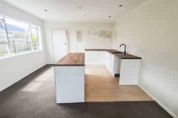 16 Napier Street, Riverton