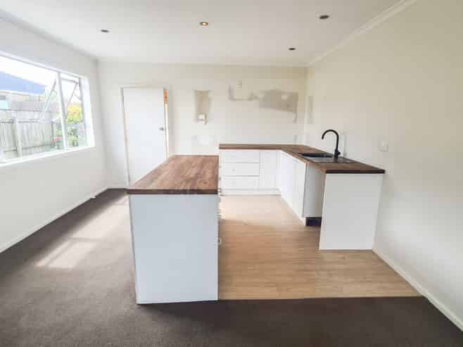 16 Napier Street, Riverton