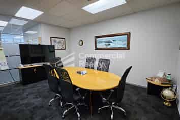 Vacant Possession First Floor Office 287M²