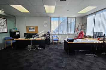 Vacant Possession First Floor Office 287M²