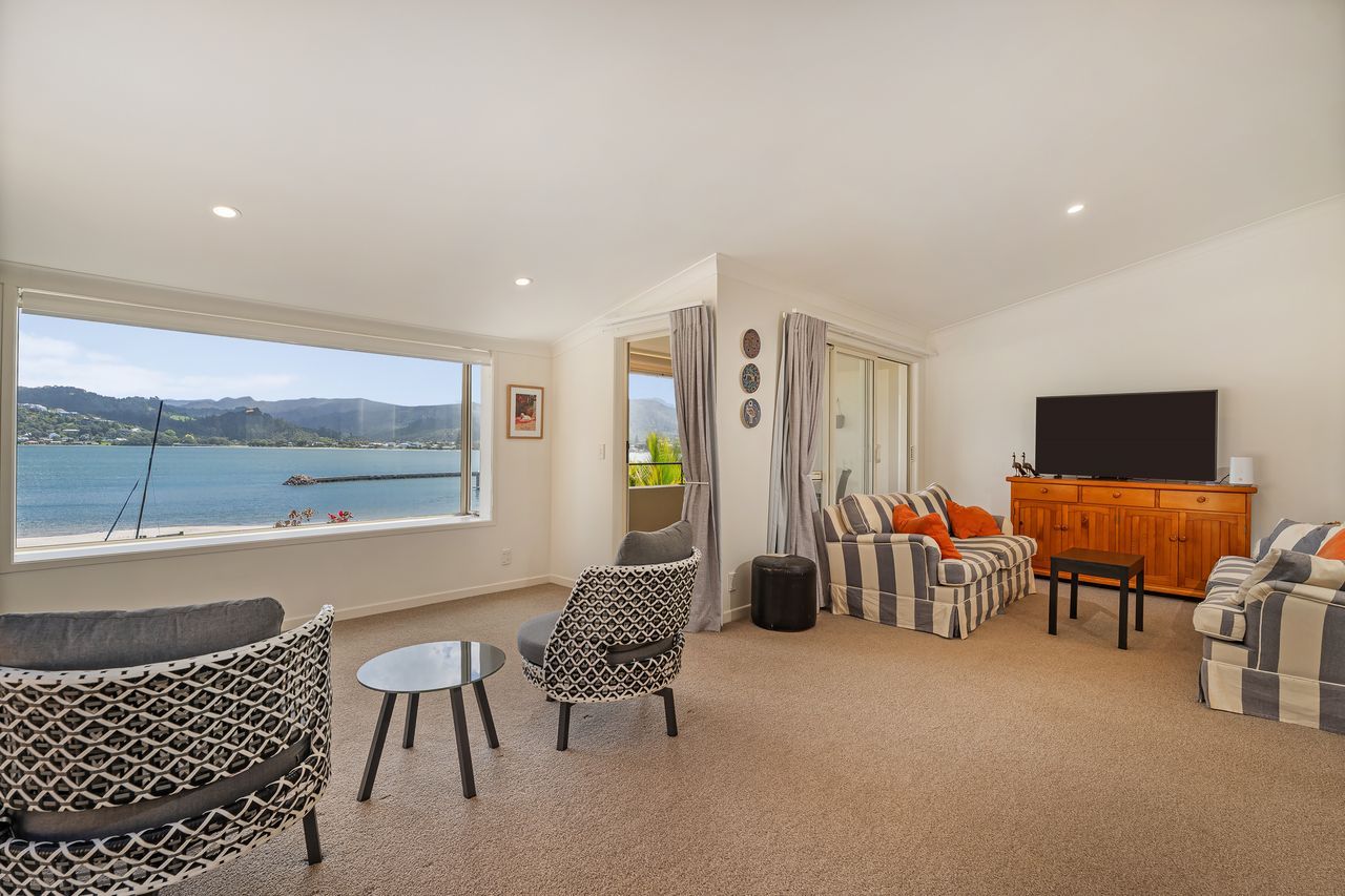 Waterfront Living at Its Finest - Visning 4