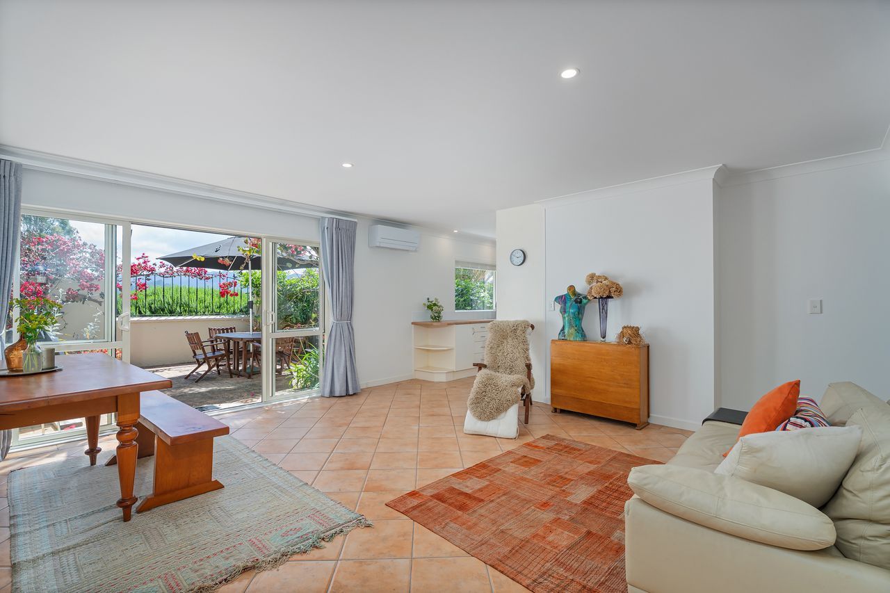 Waterfront Living at Its Finest - Flere
