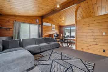 10 Jasper Grove, Birchville