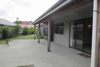 12 Ash Avenue, Albert Town