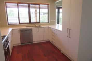 12 Ash Avenue, Albert Town