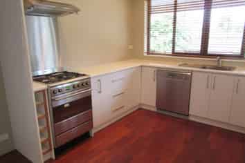 12 Ash Avenue, Albert Town