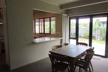 12 Ash Avenue, Albert Town