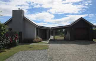 12 Ash Avenue, Albert Town