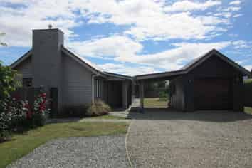 12 Ash Avenue, Albert Town