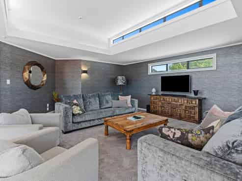 10/2 Sixth Avenue, Avenues