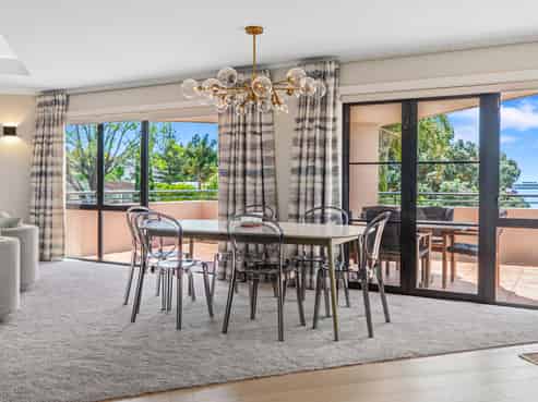 10/2 Sixth Avenue, Avenues