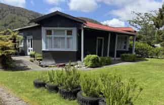  23 Oxford Street, Taylorville