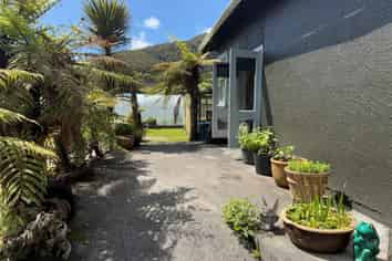  23 Oxford Street, Taylorville