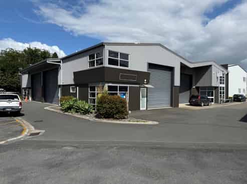 Drive-thru unit - motivated landlord 