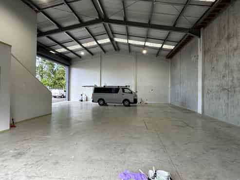 Drive-thru unit - motivated landlord 