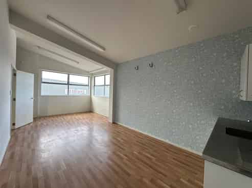 Drive-thru unit - motivated landlord 