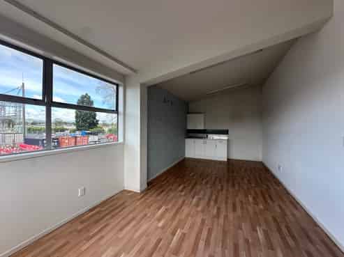 Drive-thru unit - motivated landlord 