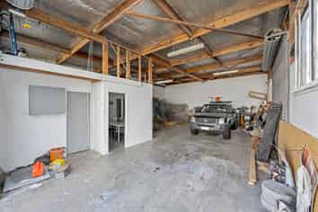 Unit D – Leased Investment (110m²)