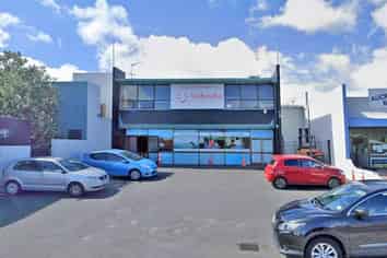 VERSATILE RETAIL, OFFICE, AND WAREHOUSE
