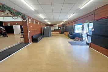 VERSATILE RETAIL, OFFICE, AND WAREHOUSE
