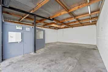 Unit B – Vacant Possession (110m²)