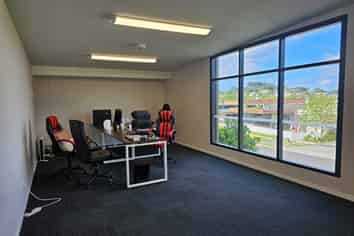 SHOWROOM / WAREHOUSE PLUS OFFICE UNIT
